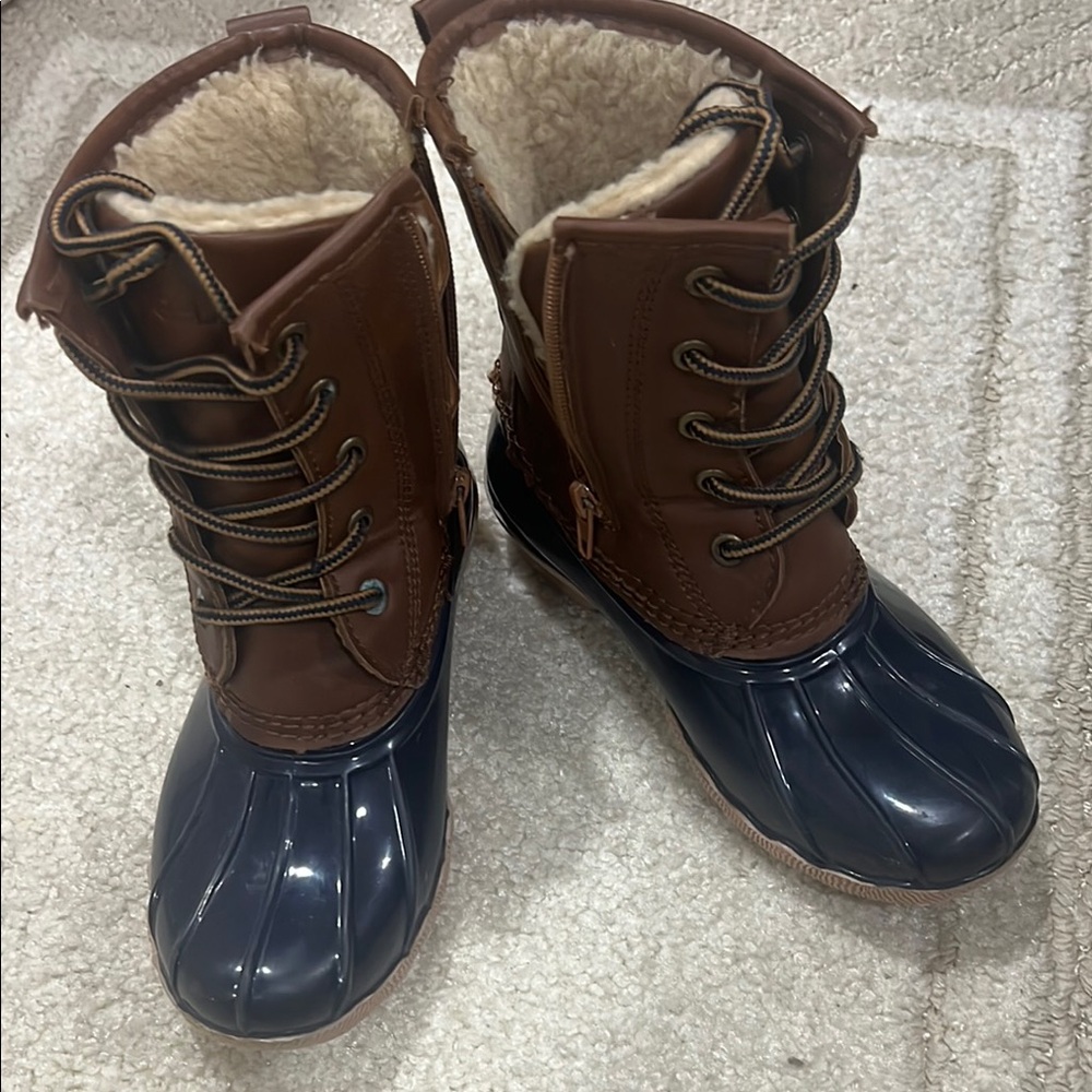 Stylish Brown and Navy Boots with Faux Fur Lining
